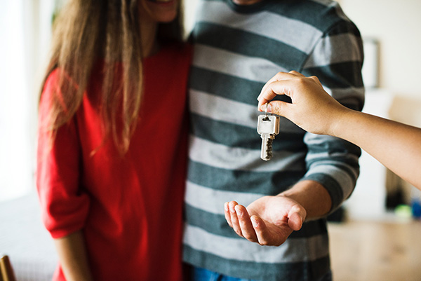 couple-home-house-1288482-small